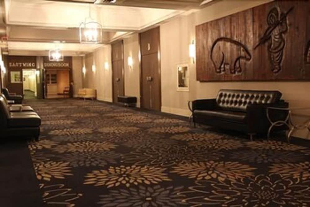 The Senator Hotel & Conference Center Timmins Eksteriør bilde